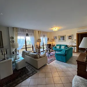 https://classy-penthouse.emilia-romagnahotels.net